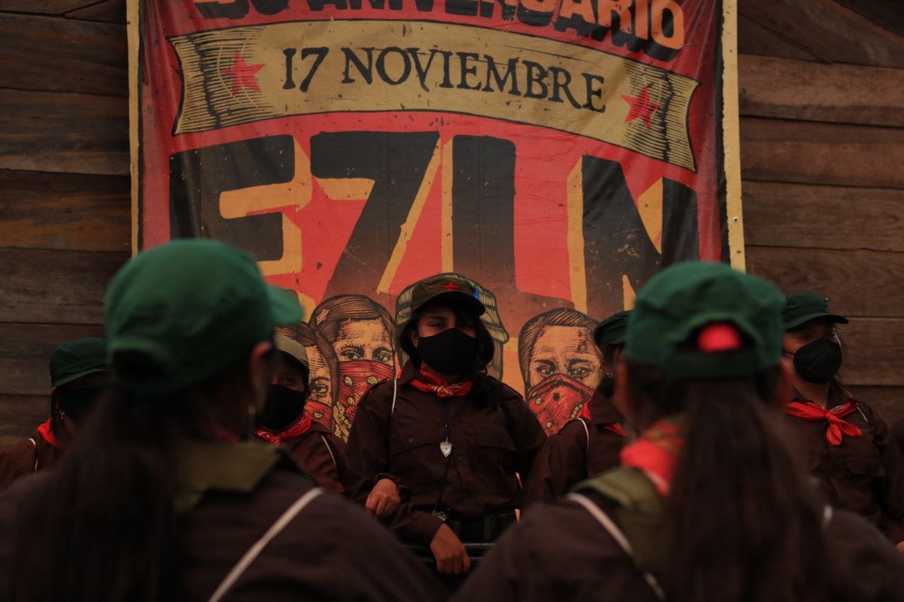 Nos cubrimos el rostro para hablar con el corazón