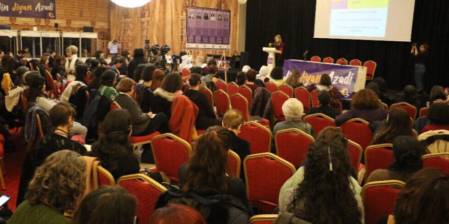 La conferencia de mujeres ‘Cadena de silencio’ saluda la resistencia en las cárceles