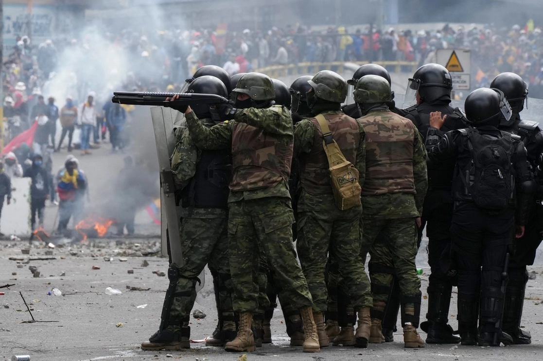 El hueco en la Farsa: la guerra es contra los pueblos