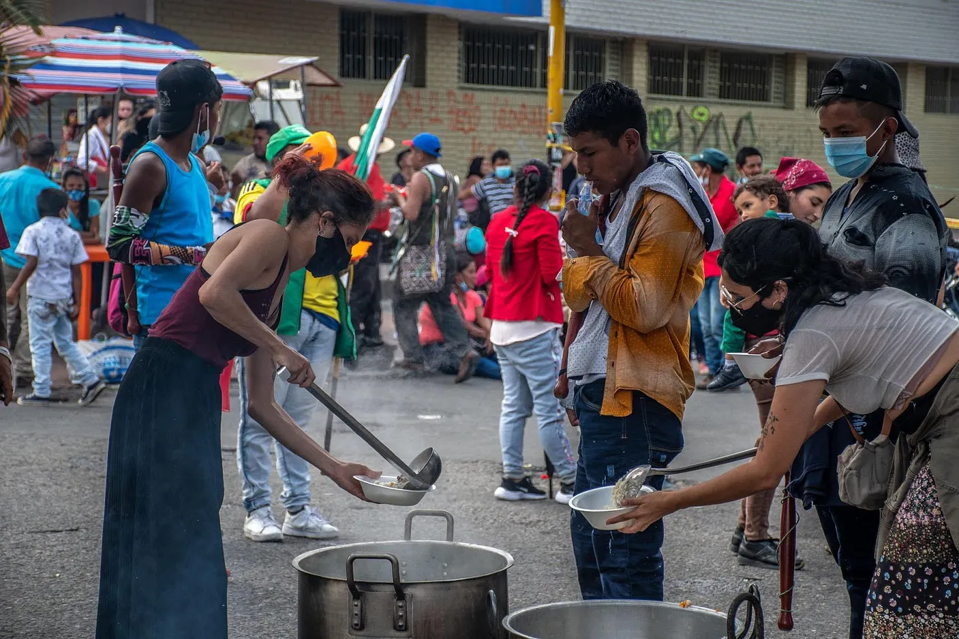 Ollas comunitarias: Avivando las llamas de la memoria y la rebelión